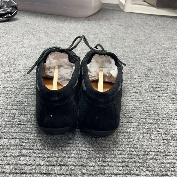 Minnetonka Men’s Black Moccasins (2918)