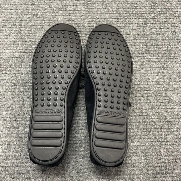 Minnetonka Men’s Black Moccasins (2918)