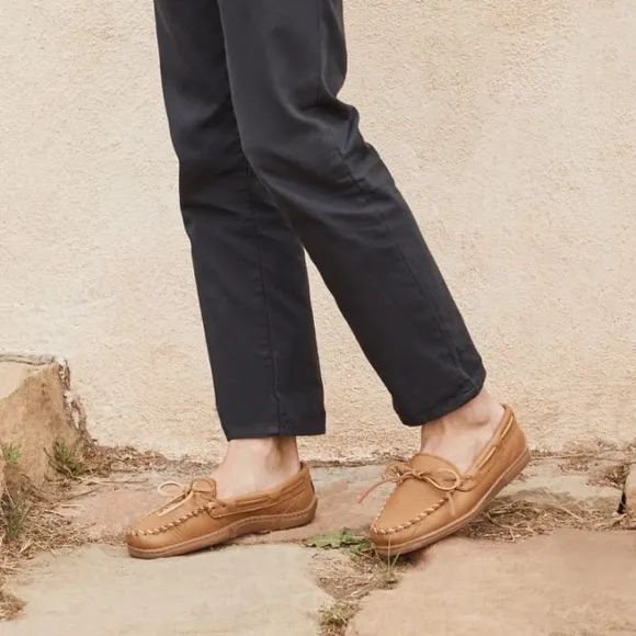 Minnetonka  Men's Moosehide Classic Moccasins