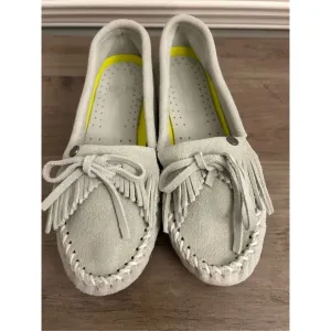 MINNETONKA Women's Kilty Plus Moccasins Color Mint 7.5 EUC