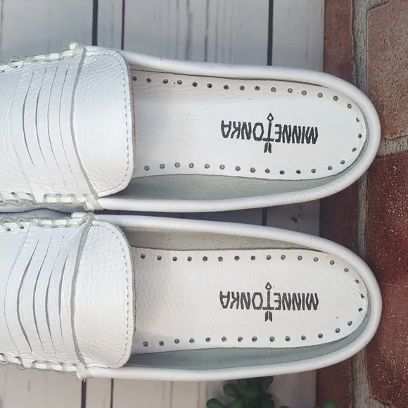 Minnetonka Women's White Leather Kate Mule Driving Shoe Loafer Slip On 9.5