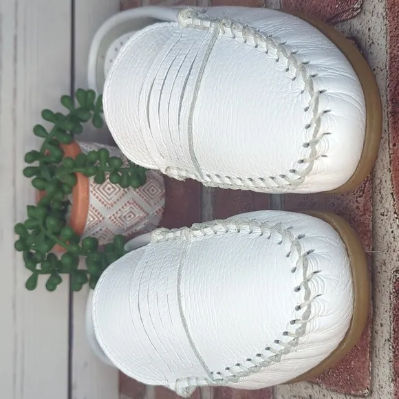 Minnetonka Women's White Leather Kate Mule Driving Shoe Loafer Slip On 9.5