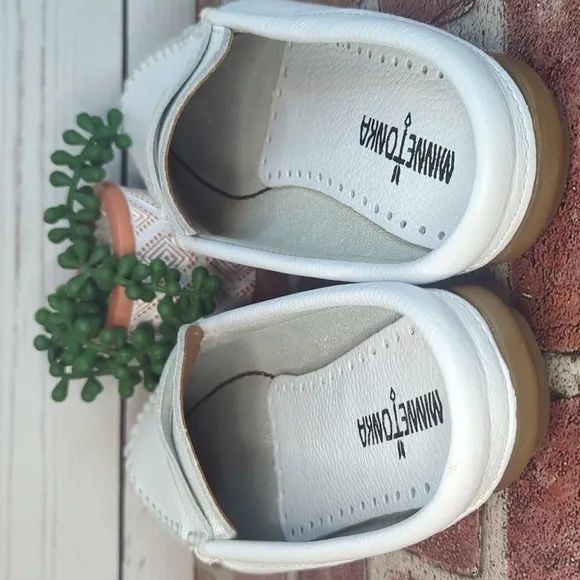 Minnetonka Women's White Leather Kate Mule Driving Shoe Loafer Slip On 9.5