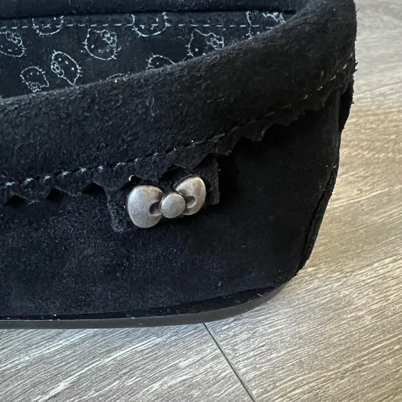 Minnetonka x Sanrio Hello Kitty Black Suede Fringe Moccasins w Bow Size 8.5 NWB!