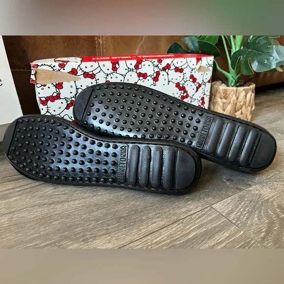 Minnetonka x Sanrio Hello Kitty Black Suede Fringe Moccasins w Bow Size 8.5 NWB!
