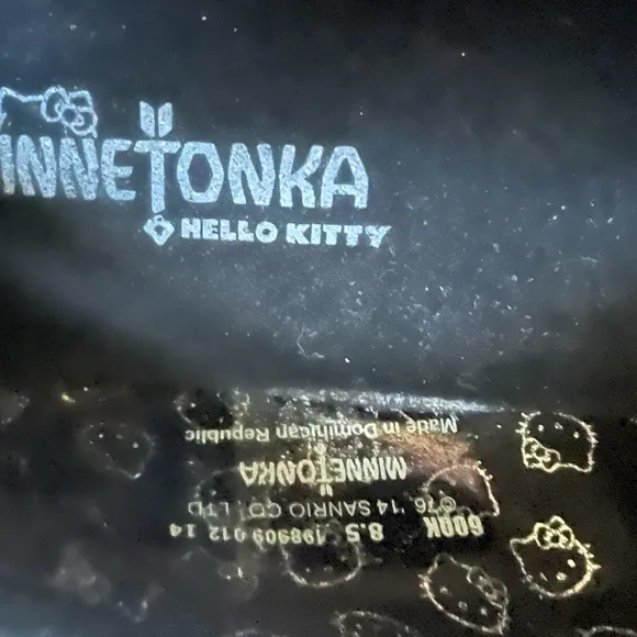 Minnetonka x Sanrio Hello Kitty Black Suede Fringe Moccasins w Bow Size 8.5 NWB!