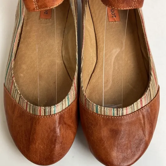 Miz Mooz Kazu Flats Brown Leather Pinstripe Accent Shoes W/ Ankle Straps size 7
