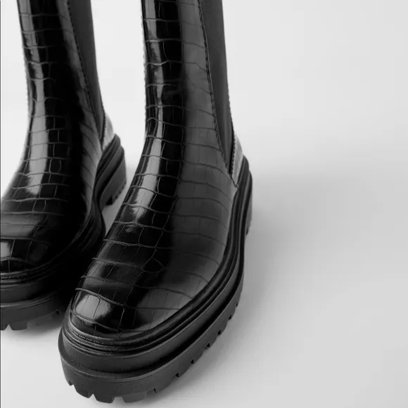 ⚡️MOVING SALE ⚡️ Zara animal print flat ankle boots ⚡️MOVING SALE ⚡️