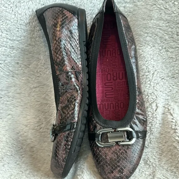 Munro Snake Ballet Flats Leather &amp; Patent TrimGun Metal Hardware 10M