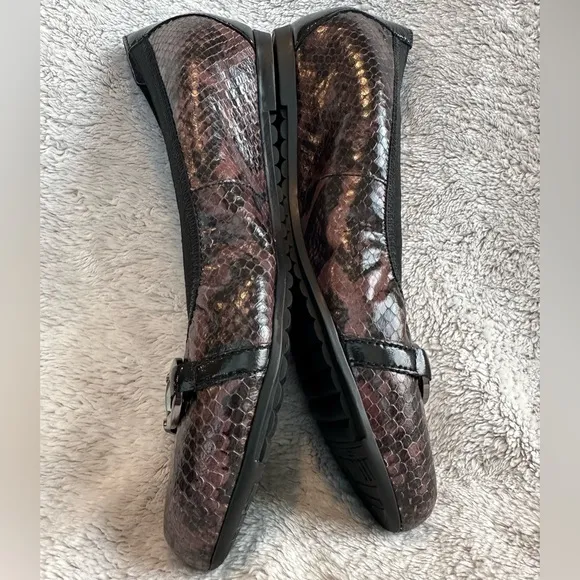 Munro Snake Ballet Flats Leather &amp; Patent TrimGun Metal Hardware 10M
