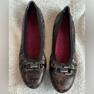 Munro Snake Ballet Flats Leather &amp; Patent TrimGun Metal Hardware 10M