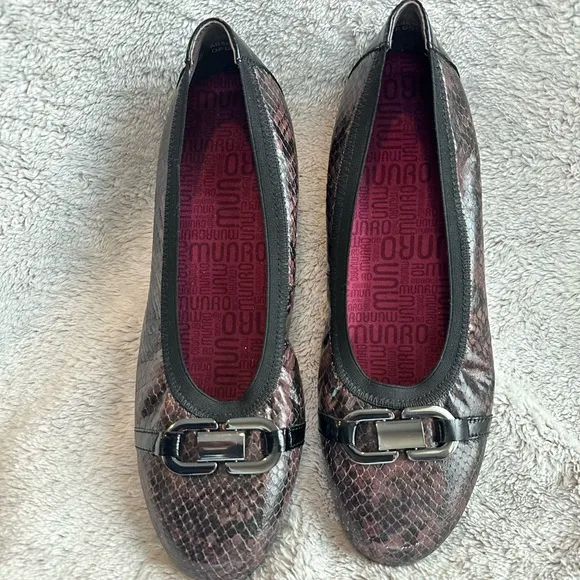 Munro Snake Ballet Flats Leather &amp; Patent TrimGun Metal Hardware 10M