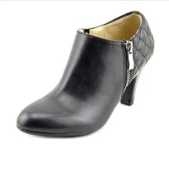 NATURALIZER Black Leather Ankle Boots Heel 10