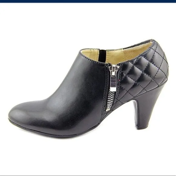 NATURALIZER Black Leather Ankle Boots Heel 10