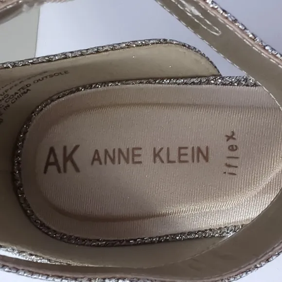 New Anne Klein Womens Metallic Textured Platinum Point Toe Heels Pumps Shoes 8.5