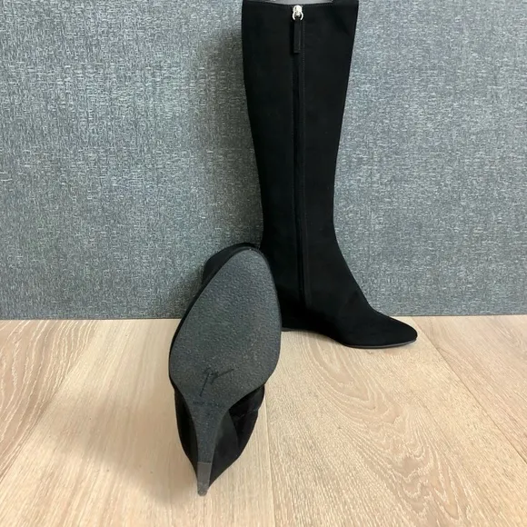 New Giuseppe Zanotti Size 6 Black Suede Boots