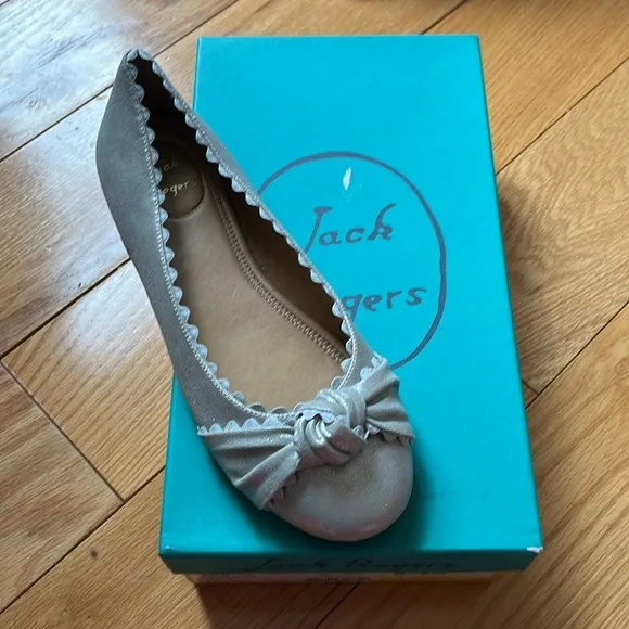 New in box Jack Rogers Holly bow leather ballerina flats in Silver 8.5