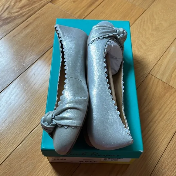 New in box Jack Rogers Holly bow leather ballerina flats in Silver 8.5