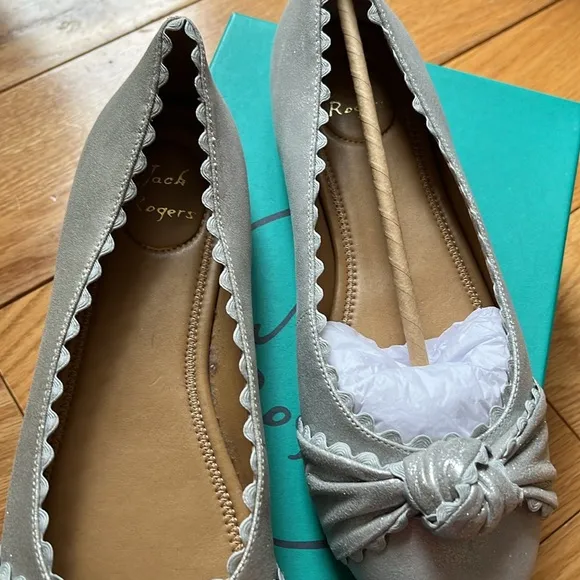 New in box Jack Rogers Holly bow leather ballerina flats in Silver 8.5