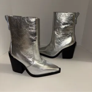 New Larroudé James Crinkled Metallic Leather Boots Bootie Shoes Silver Sz 6.5