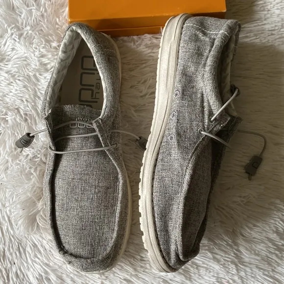 New men’s Wally canvas casual boat shoes by Hey Dude, size 13