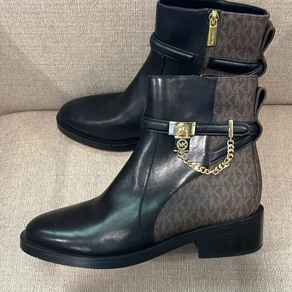 NEW! Michael Kors Hamilton Flat Bootie Black/ Brown Size 9.5