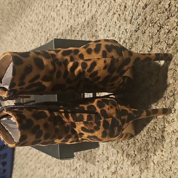 New Olivia Ferragamo &quot;social&quot; leopard boots .size 7. Free ship