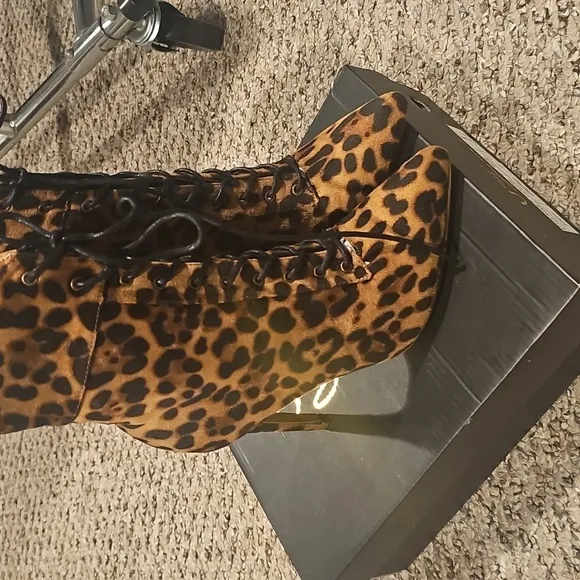 New Olivia Ferragamo &quot;social&quot; leopard boots .size 7. Free ship