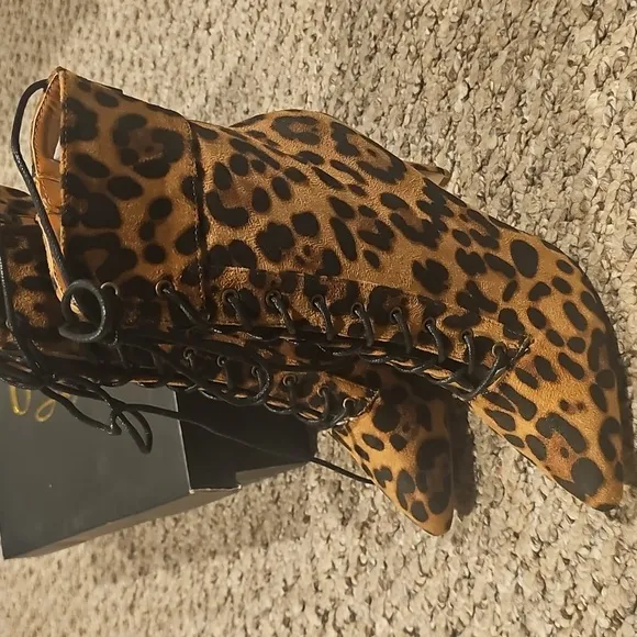 New Olivia Ferragamo &quot;social&quot; leopard boots .size 7. Free ship