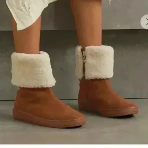 New Porte &amp; Paire shearling-trimmed suede boots sz 10