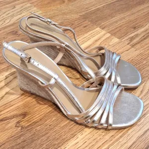 New Reformation Ava Wedges Espadrille In Metallic