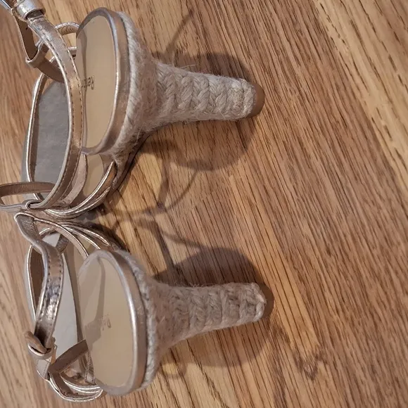 New Reformation Ava Wedges Espadrille In Metallic