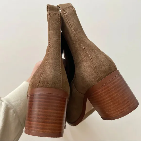 NEW Steve Madden Rhiannon Boots Womens 10M Tan Chelsea Boot Pull On Heeled