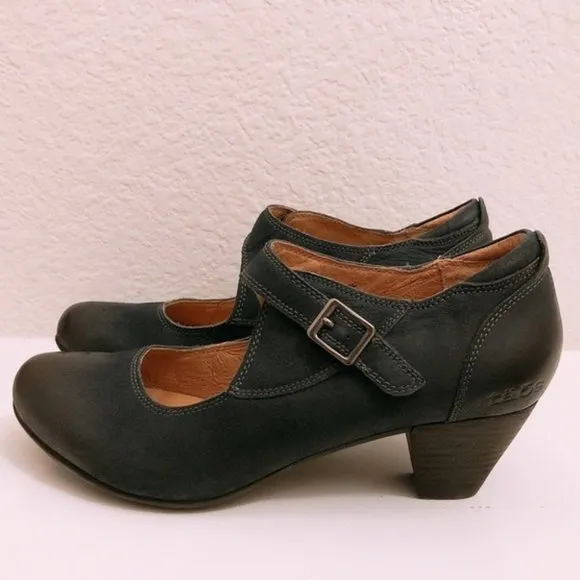 NEW Taos Oiled Leather Mary Jane Shoes in Navy, Size US 9.5M, EU 40 New w/o Box