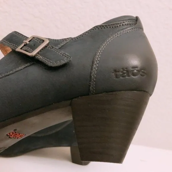 NEW Taos Oiled Leather Mary Jane Shoes in Navy, Size US 9.5M, EU 40 New w/o Box