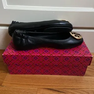 New Tory Burch black leather flats sz 6.5