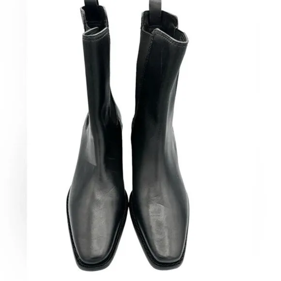 NEW Tory Burch Medallion Plaque 35mm Leather Ankle Boots in Black Sz. 7.5