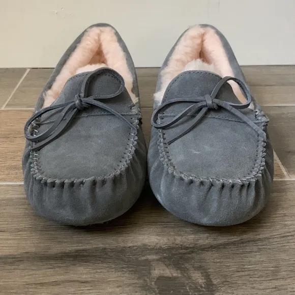NEW UGG Australia Men’s Loafers Moccasins Gray Suede Size 9