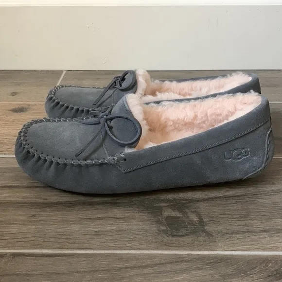 NEW UGG Australia Men’s Loafers Moccasins Gray Suede Size 9