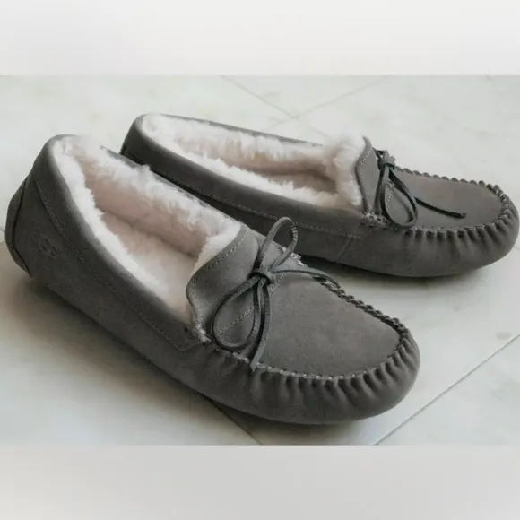 NEW UGG Australia Men’s Loafers Moccasins Gray Suede Size 9