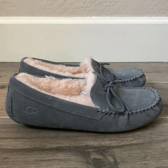 NEW UGG Australia Men’s Loafers Moccasins Gray Suede Size 9