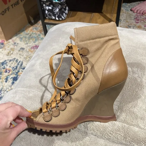New without box Chloe tie up heel boots
