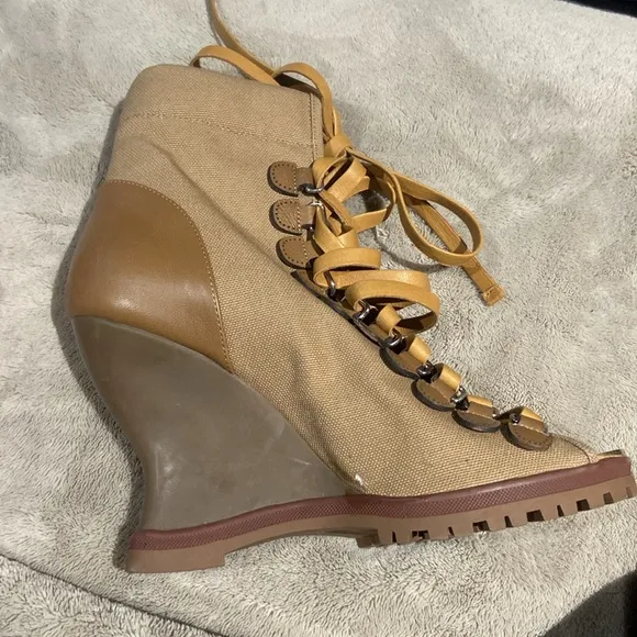 New without box Chloe tie up heel boots