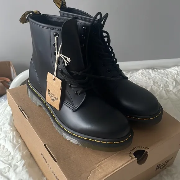 ✨NEW!✨Dr. Martens Vegan Jadon II Lace-Up Boots