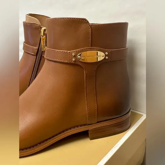 NIB MICHAEL Michael Kors Finley Luggage Flat Bootie Ankle Boots 8.5