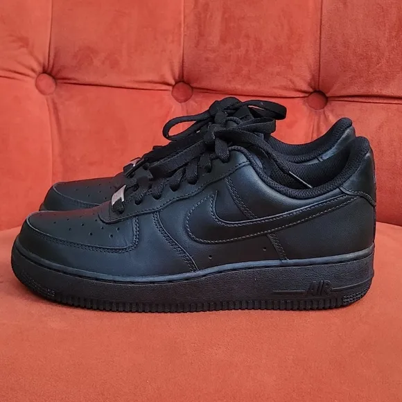 Nike Air Force 1 '07 LE Low Women Size 7.5