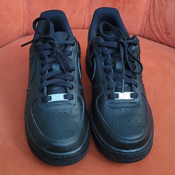 Nike Air Force 1 '07 LE Low Women Size 7.5