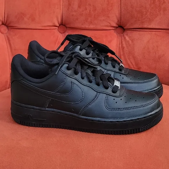 Nike Air Force 1 '07 LE Low Women Size 7.5