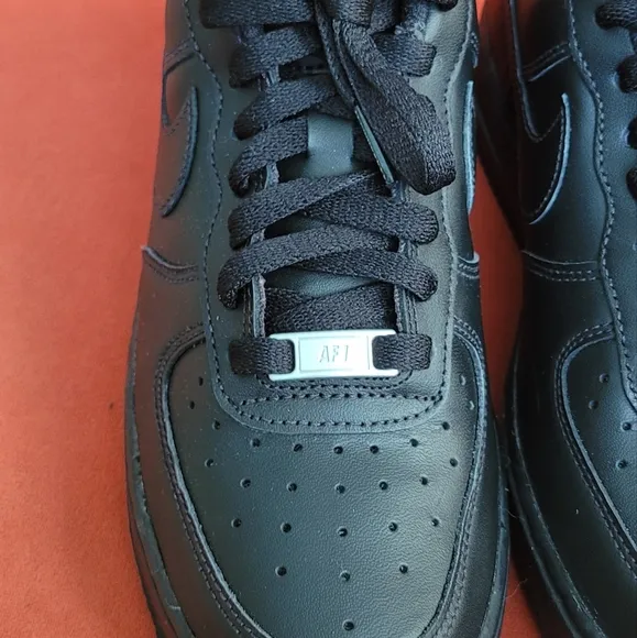 Nike Air Force 1 '07 LE Low Women Size 7.5