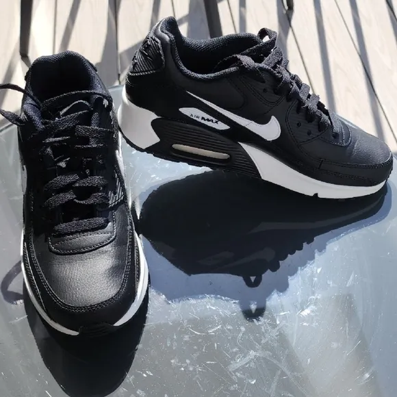 Nike Air Max 90 LTR Black Sneakers with Classic Design and Versatile Style